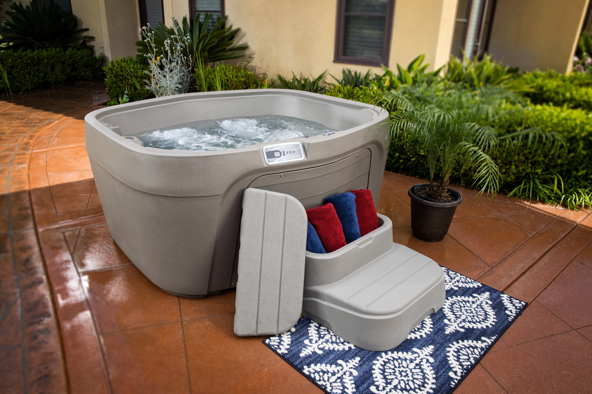 Luxurious Accessories to Enhance Your Home Hot Tub Experience